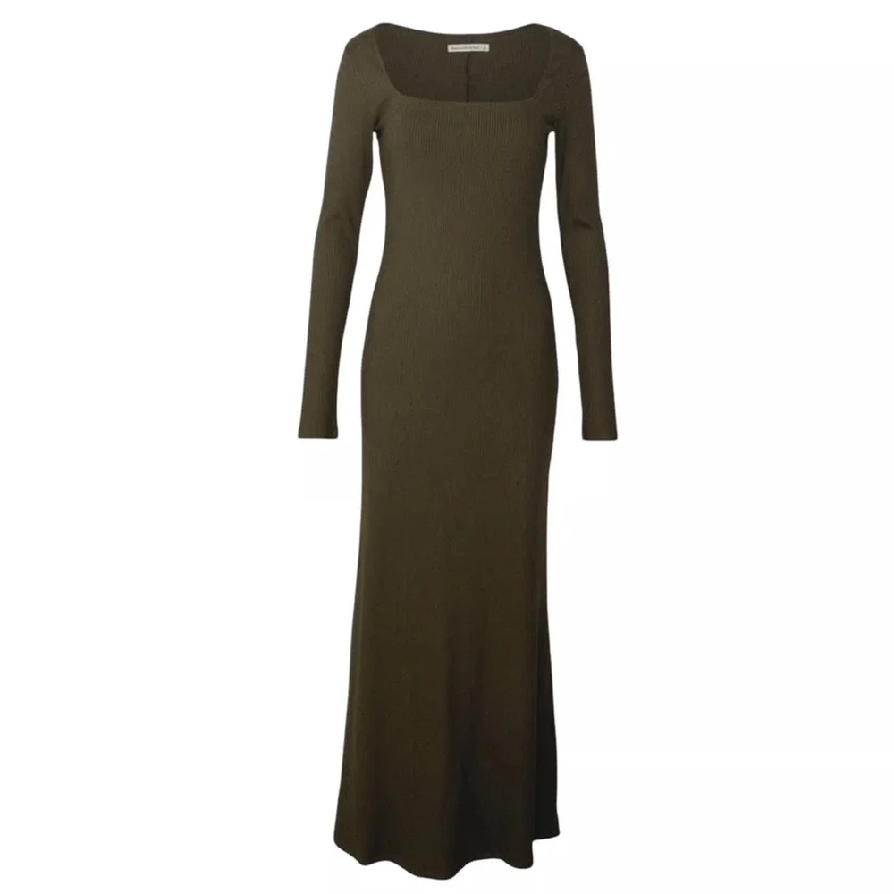 floaty long dress Ava. Long Sleeve Ruffle Maxi Dress – ELF main image 1